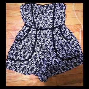 Xhilaration Black and white